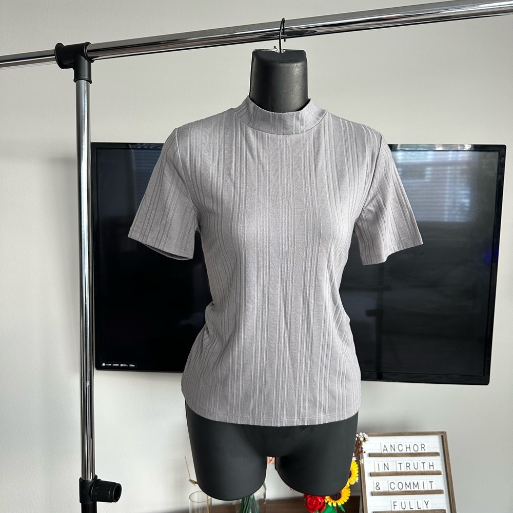 Forever 21 Light Gray Ribbed Short Sleeve Top
